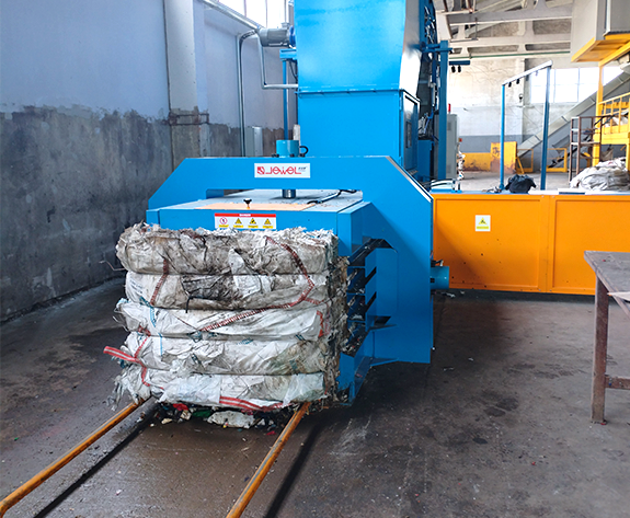 Belarus'ta Atık Plastik ve Kağıt Geri Dönüşümü için Yüksek Verimli Balyalama Çözümü